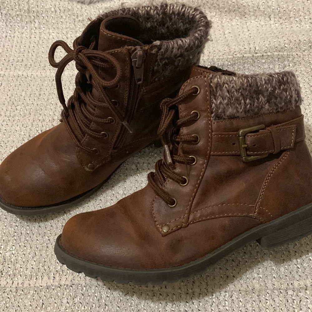American Eagle by Payless boot size 2